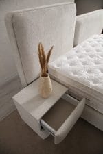 Pat Tapițat Oliv – Design Minimalist, Somieră Metalică și Depozitare 4