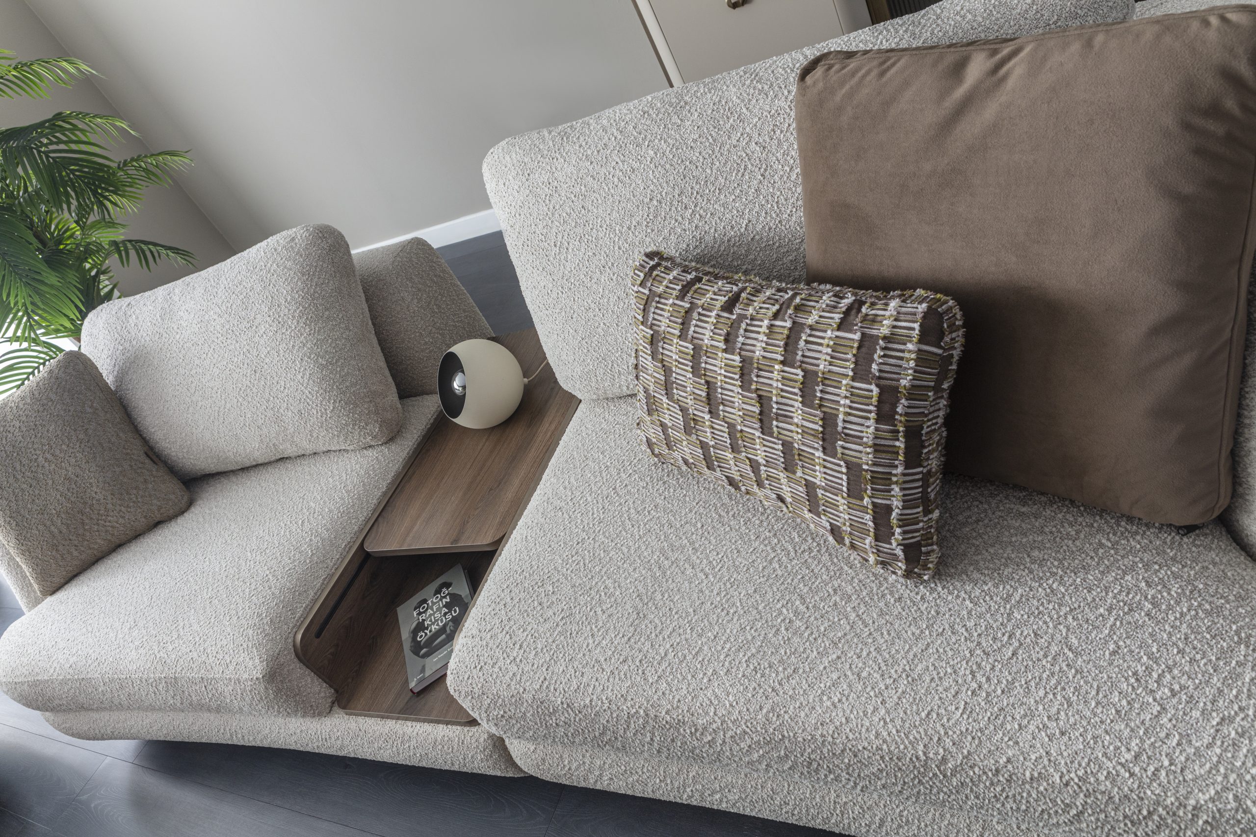 Comoda BOLD – Minimalism Sculptural și Puritate în MDF Vopsit 8