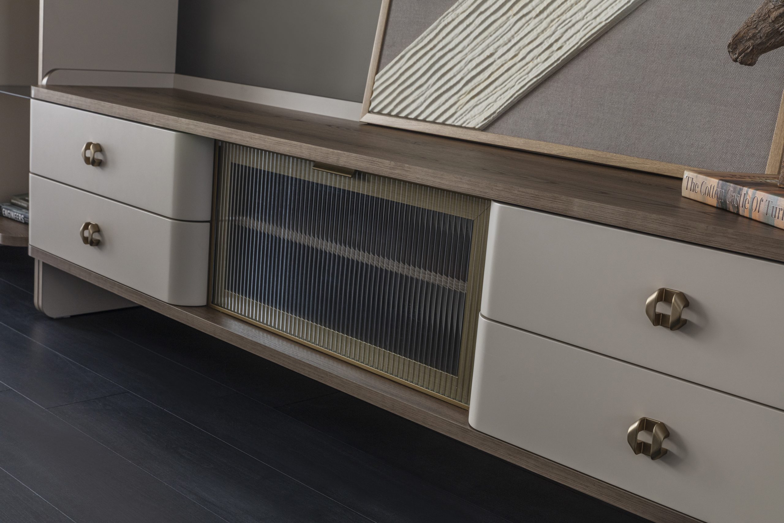 Vitrina MONACO – Design Luxury cu Rafturi din Sticlă 5