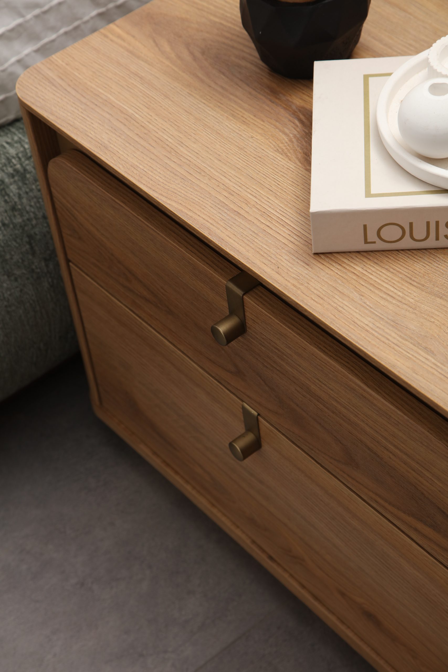 OLIVIA - Comoda Make-up cu Oglinda 10